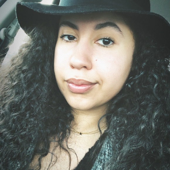 Meet your Posh ambassador , Ashley๐ - Picture 9 of 12